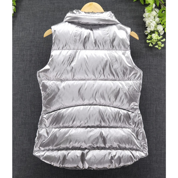 Athleta Women's Downtown Silver Metallic Puffer Vest Quilted Snaps Sz M - Picture 3 of 11